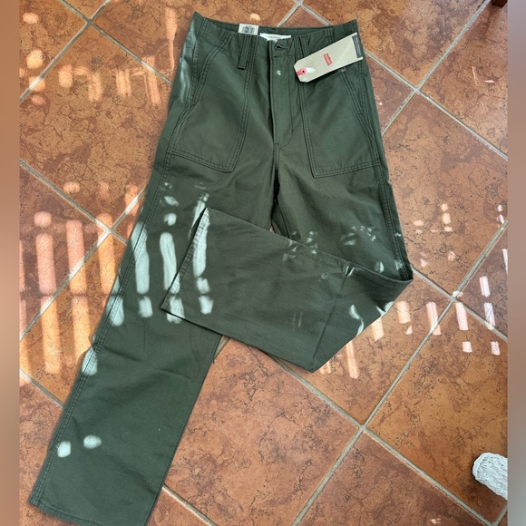 Levi’s NWT ribcage straight 26x29 green pants - Picture 3 of 5